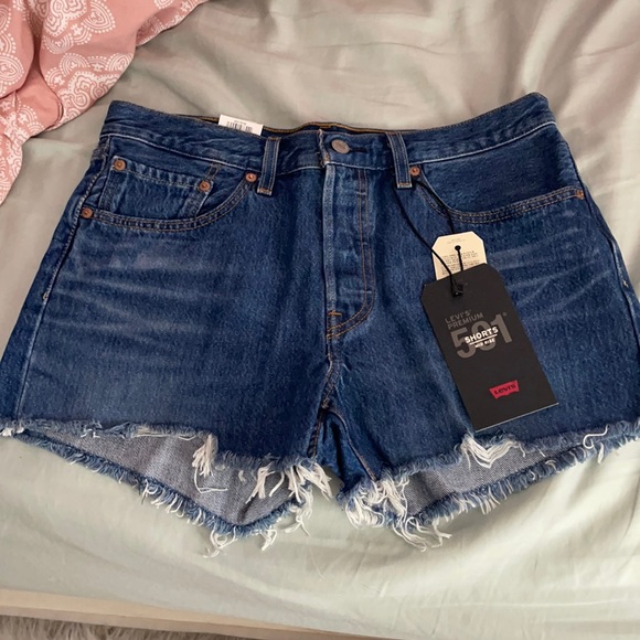 NWT LEVIS MID RISE SHORTS - Picture 1 of 6
